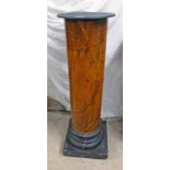 19TH CENTURY FAUX MARBLE TURNED WOODEN COLUMN ON EBONISED BASE 115CM TALL