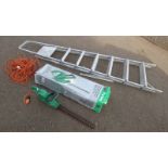 PP245 ELECTRIC HEDGE TRIMMER AND ALUMINIUM STEP LADDER