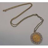 VICTORIAN 1892 MELBOURNE MINT SOVEREIGN IN GOLD ROPEWORK MOUNT ON A 9CT GOLD CHAIN - 21.
