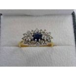 18CT GOLD SAPPHIRE & DIAMOND CLUSTER RING,