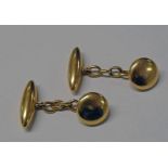 PAIR OF 18CT GOLD CUFFLINKS - 7.2G Condition Report: Marked 18ct WJH.