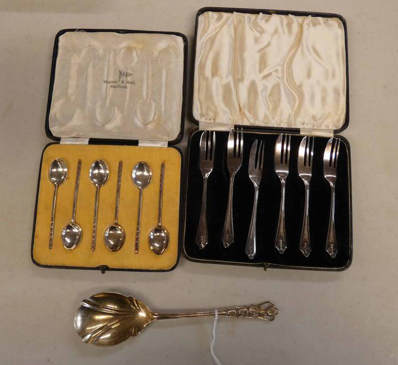 CASED SET OF 6 SILVER COFFEE SPOONS,