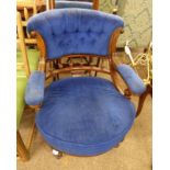 19TH CENTURY MAHOGANY FRAMED BUTTON BACK ARMCHAIR ON REEDED SUPPORTS