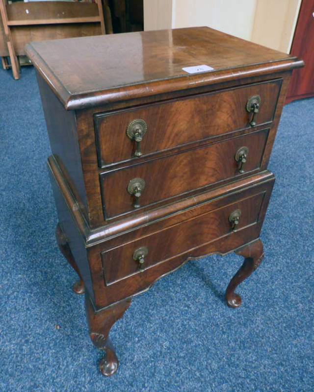 19TH CENTURY STYLE MAHOGANY BEDSIDE CHEST OF 3 DRAWERS ON QUEEN ANNE SUPPORTS,
