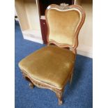19TH CENTURY WALNUT & GILT CHAIR WITH DECORATIVE CARVING ON CABRIOLE SUPPORTS