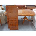 YEW WOOD TWIN PEDESTAL D - END DINING TABLE WITH 2 EXTRA LEAVES LENGTH 276 CM Condition