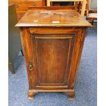 19TH CENTURY MAHOGANY SINGLE DOOR BEDSIDE CABINET ON SHAPED SUPPORTS,