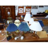 SELECTION OF VARIOUS TABLE LAMPS TO INCLUDE PAIR OF METAL LAMPS, YELLOW PORCELAIN LAMP,