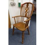 19TH CENTURY ELM WINDSOR ARMCHAIR ON TURNED SUPPORTS