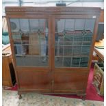 EARLY 20TH CENTURY MAHOGANY BOOKCASE WITH 2 LEADED GLASS PANEL DOORS OVER 2 PANEL DOORS ON SHORT