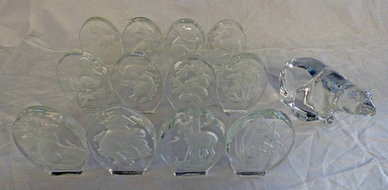 SELECTION OF DANBURY MINT CRYSTAL PAPERWEIGHTS DEPICTING WILD ANIMALS INCLUDING WOLVES, OTTERS,