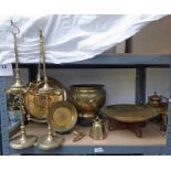 SELECTION OF ORIENTAL BRASS WARE INCLUDING LARGE BOWL, DIAMETER OF TOP 27 CM ON HARDWOOD STAND,