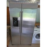 GE AMERICAN STYLE FRIDGE FREEZER