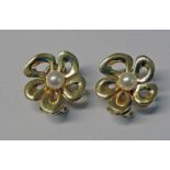 PAIR OF 18CT GOLD PEARL SET FLOWER HEAD EARCLIPS - 11.