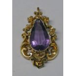 19TH CENTURY YELLOW METAL PIERCE WORK PENDANT SET WITH PEAR-SHAPED AMETHYST APPROX. 9.