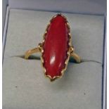 YELLOW METAL RING WITH RED CABOCHON STONE, THE MOUNT MARKED 750 - 5.