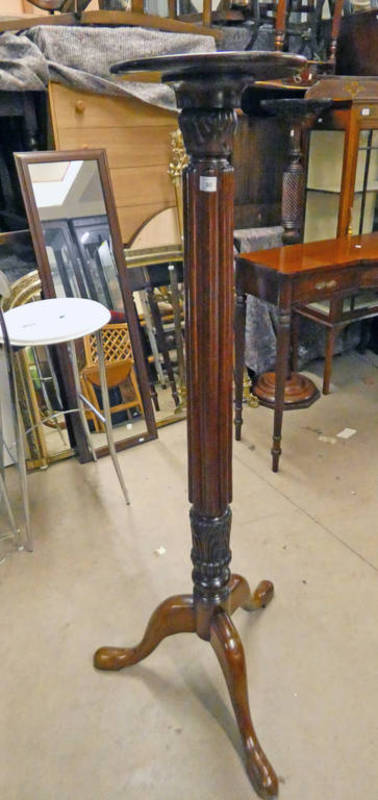 MAHOGANY TORCHERE WITH 3 SPREADING SUPPORTS HEIGHT 142 CM