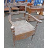 18TH/19TH CENTURY OAK OPEN ARMCHAIR WITH CARVED DECORATION ON TURNED SUPPORTS