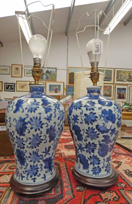 PAIR OF BLUE & WHITE CHINESE PORCELAIN TABLE LAMPS ON MAHOGANY BASES 32CM TALL