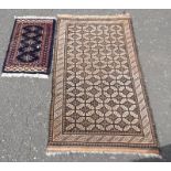 MIDDLE EASTERN RUG WITH ORANGE & BROWN PATTERN AND 1 OTHER RUG - 138 CM X 84 CM