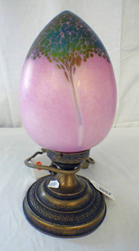 ART NOUVEAU STYLE TABLE LAMP WITH PINK & GREEN LOETZ STYLE GLASS SHADE - 27.