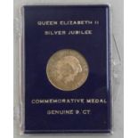 1977 QUEEN ELIZABETH II SILVER JUBILEE 9CT GOLD COMMEMORATIVE MEDAL