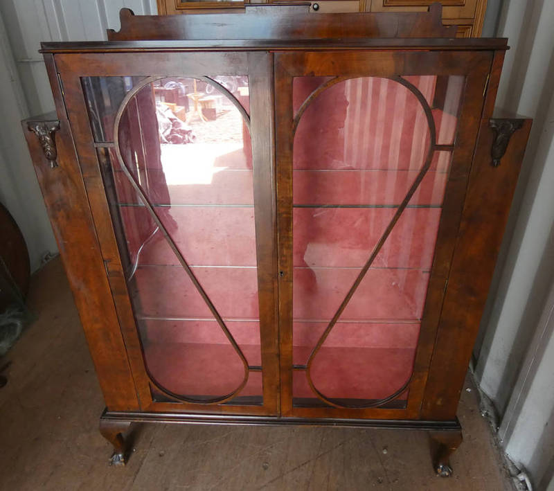 EARLY 20TH CENTURY WALNUT BOOKCASE WITH 2 ASTRAGAL GLASS PANEL DOORS ON BALL & CLAW SUPPORTS 130CM