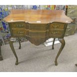 19TH CENTURY MAHOGANY LOW BOY WITH 2 DRAWERS ON SHAPED SUPPORTS 78 CM TALL X 76 CM WIDE