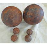 TWO CANNON BALL STYLE METAL BALLS OF UNKNOWN AGE, 25CM CIRCUMFERENCE (2.