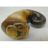 18TH CENTURY HORN AND BRASS SNUFF MULL / POWDER HORN WITH THE BRASS TO LID MARKED "DRUMGLEY IAK