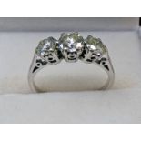 18CT WHITE GOLD 3-STONE DIAMOND SET RING, THE BRILLIANT-CUT DIAMONDS OF APPROX. 1.