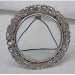 CHINESE SILVER CIRCULAR PHOTO FRAME DECORATED WITH DRAGONS WITH MARKS TO RIM, 5.