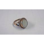 9CT GOLD OPAL SET RING - 5.