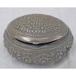 INDIAN WHITE METAL OVAL SNUFF BOX DECORATED WITH FLOWERS - 8 CM WIDE