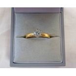 18CT GOLD DIAMOND SOLITAIRE RING, THE BRILLIANT CUT DIAMOND APPROX 0.