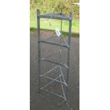 METAL POT STAND,