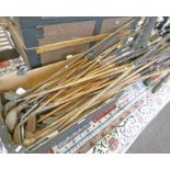 SELECTION OF HICKORY SHAFTED AND OTHER GOLF CLUBS TO INCLUDE GIVIN SPECIAL MASHIE,
