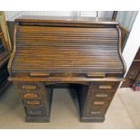 EARLY 20TH CENTURY OAK ROLL TOP DESK OVER CENTRAL DRAWER & 2 STACKS OF SLIDE OVER 4 DRAWERS 119 CM