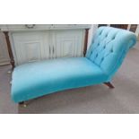OVERSTUFFED BUTTON BACK CHAISE LONGUE ON TURNED OAK SUPPORTS Condition Report: