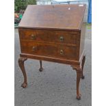 EARLY 20TH CENTURY WALNUT BUREAU WITH BOXWOOD FEATHER BANDING & FITTED INTERIOR BEHIND FALL FRONT