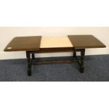 OAK EXTENDING COFFEE TABLE ON TURNED SUPPORTS LENGTH 124 CM