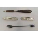 2 SILVER BLADED MOTHER OF PEARL KNIVES, SILVER AMETHYST SET FORK,