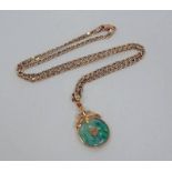 18CT GOLD GREEN HARDSTONE CHINESE PENDANT ON A 9CT GOLD CHAIN, CHAIN 7.