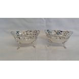 PAIR OF OVAL SILVER DISHES WITH PIERCED DECORATION ON 4 SUPPORTS, BIRMINGHAM 1931 - 10CM LONG,