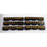 SELECTION OF VARIOUS HORNBY & PULLMAN CARRIAGES