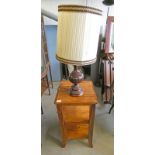HARDWOOD LAMP TABLE ON SPLAYED SUPPORTS AND MAHOGANY TABLE LAMP