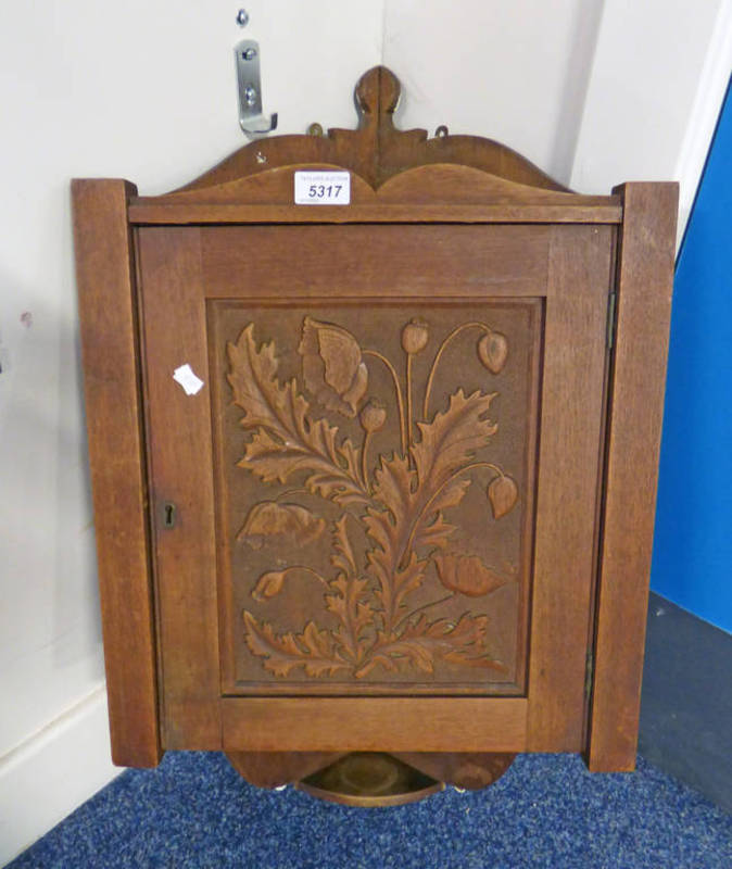 LATE 19TH CENTURY MAHOGANY WALL CORNER CABINET WITH SINGLE PANEL DOOR WITH CARVED DECORATION.