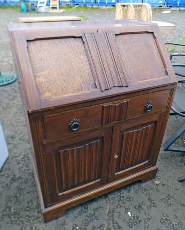 OAK BUREAU WITH FALL FRONT OVER DRAWER AND 2 PANEL DOORS WITH LINEN FOLD DECORATION 100 CM TALL X