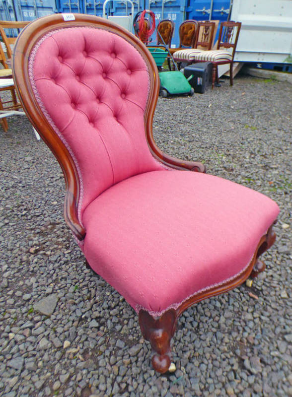 19TH CENTURY MAHOGANY FRAMED BUTTON BACK LADIES CHAIR ON CABRIOLE SUPPORTS