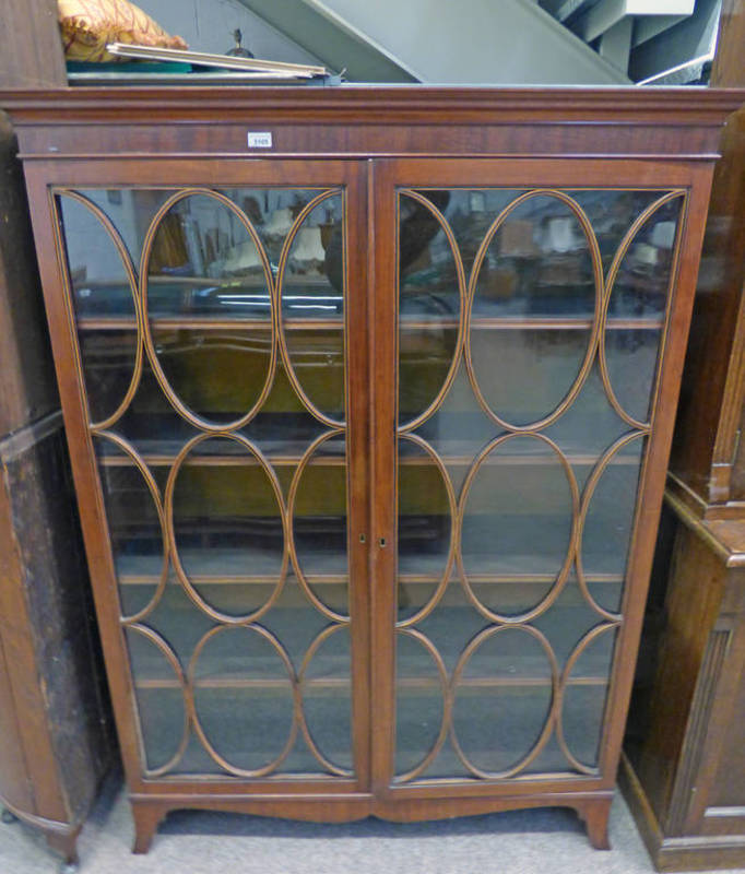 LATE 19TH CENTURY MAHOGANY BOOKCASE WITH ADJUSTABLE SHELVES BEHIND 2 ASTRAGAL GLASS PANEL DOORS ON